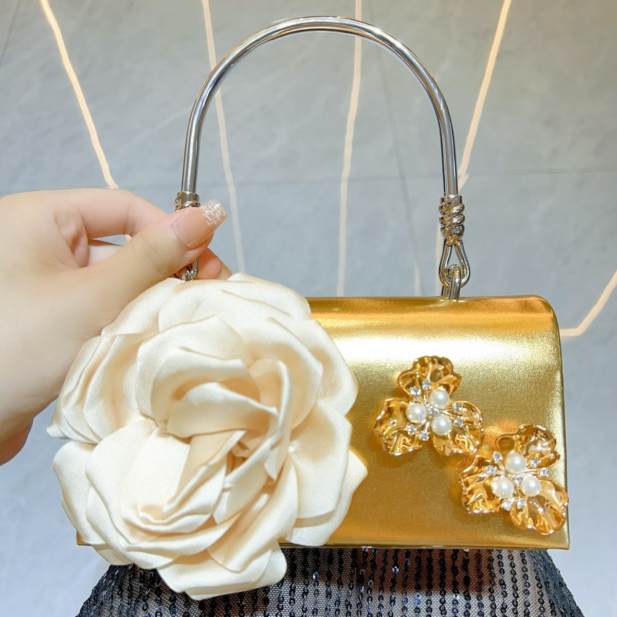 Luxury Bags White - 高級ゴールド 3D フラワークラッチバッグ女性フォーマル誕生日プロムパーティー白結婚式財布エレガントな女性のアップリケイブニングハンドバッグ