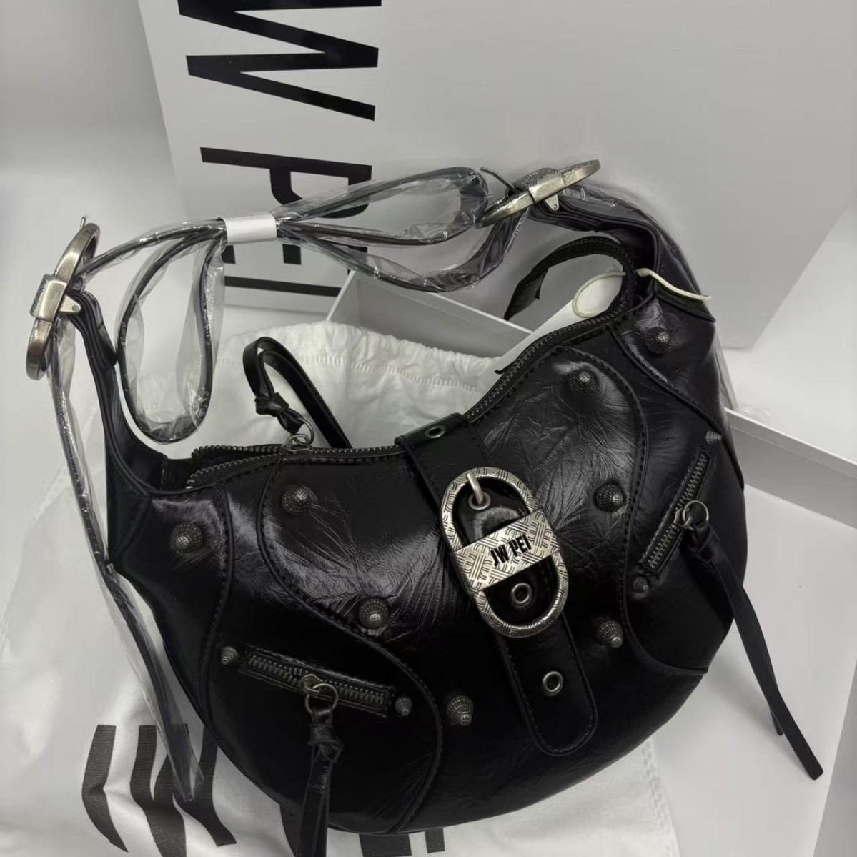 JW PEI ブルホーンバッグ TESSA 大容量オートバイ - Luxury Bags White のレビューと価格