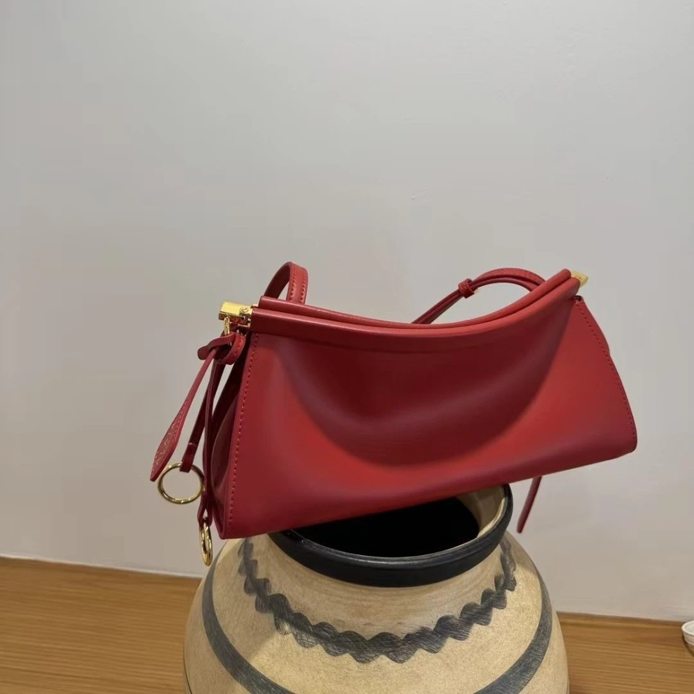 高級デザイナー LE CLICK EAST WEST ホーボ - Luxury Bags Medium Size のレビューと価格