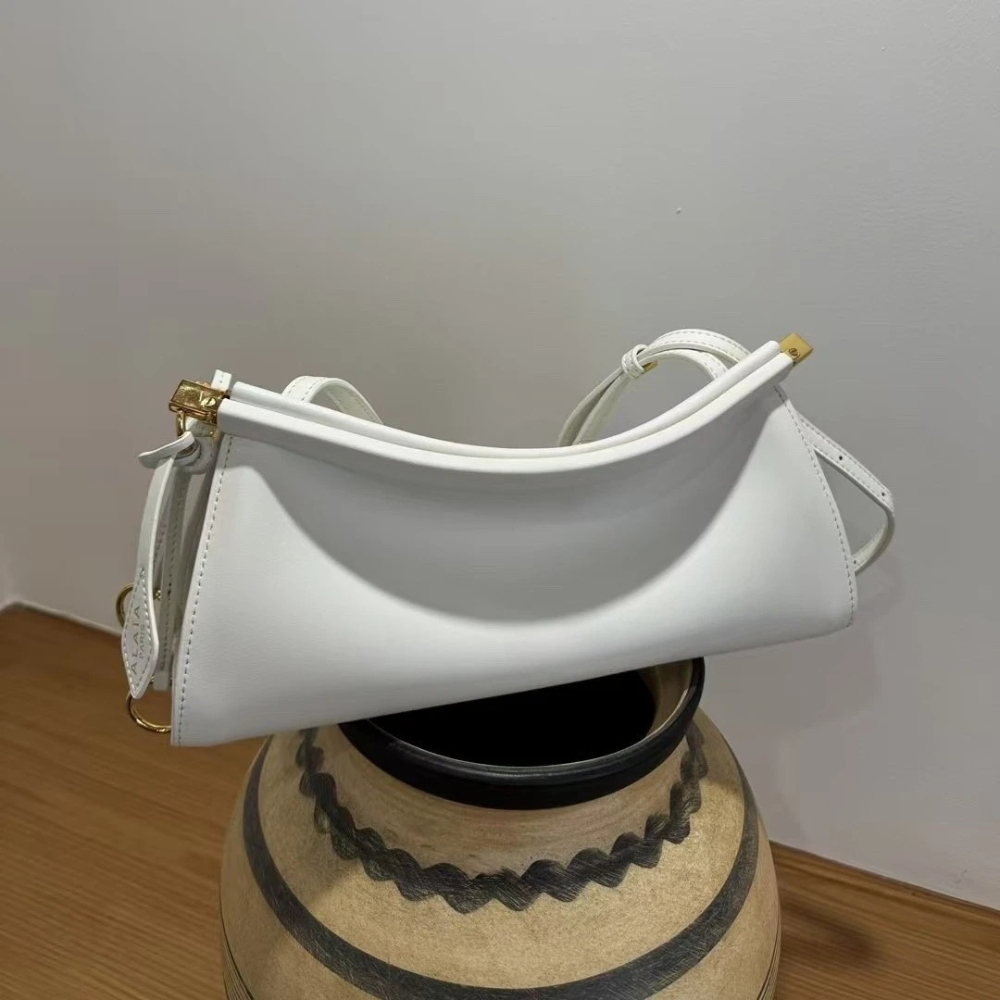 高級デザイナー LE CLICK EAST WEST ホーボ - Luxury Bags Medium Size のレビューと価格