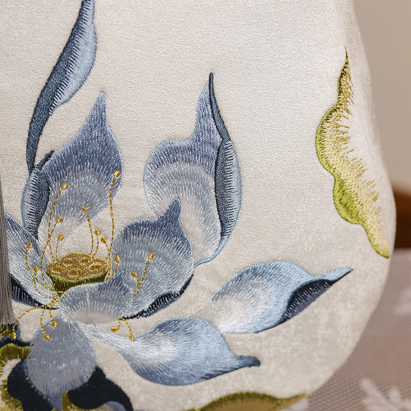 女性のためのレトロでシックな花柄の刺embroideryハン - Luxury Bags Medium Size のレビューと価格